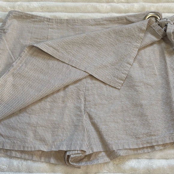 Charlotte Russe Skort with Wrap-Style Tan and White Stripe Women’s Size XL - Picture 6 of 8